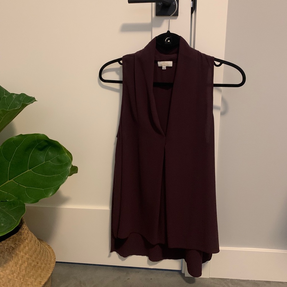 Wilfred Sleeveless V-Neck Blouse in Deep Plum